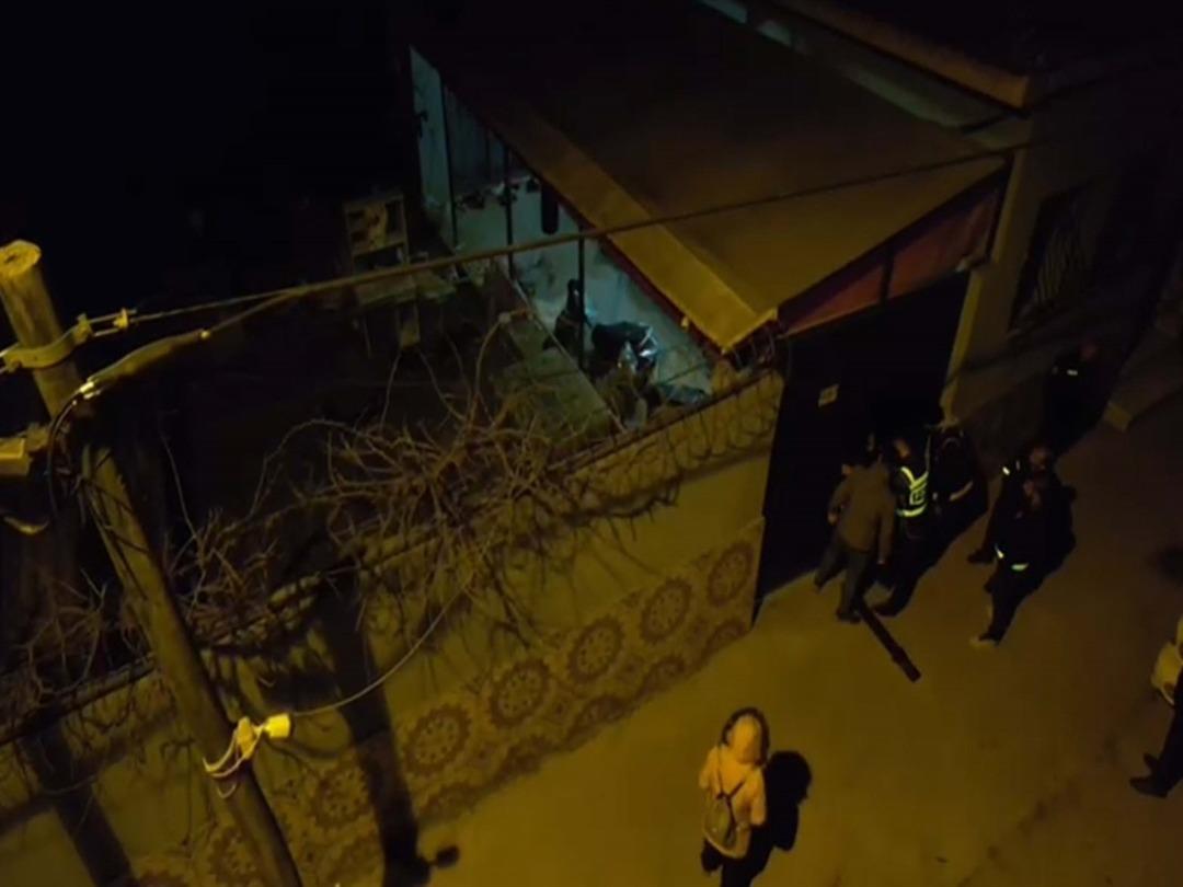 34 yıl 11 ay hapis cezasıyla aranan firari h&uuml;k&uuml;ml&uuml;, yatak altındaki gizli b&ouml;lmede yakalandı 1