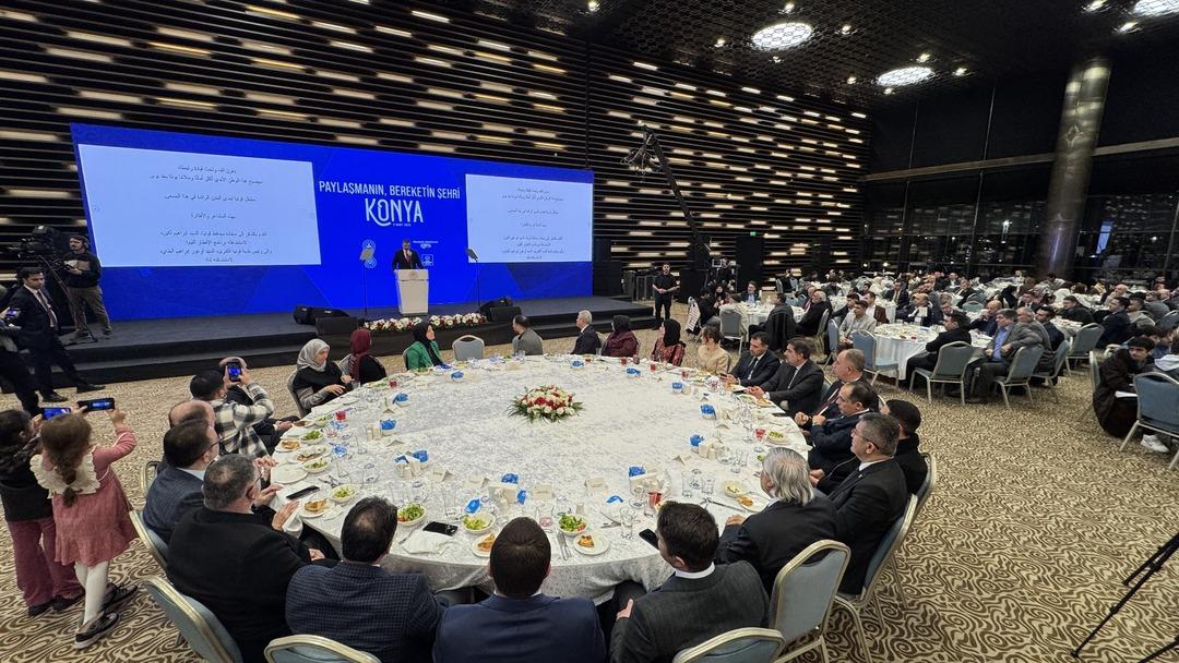 İ&ccedil;işleri Bakanı &Ccedil;ift&ccedil;i, Konya da "Gazze G&ouml;n&uuml;l Sofrası İftarı" programında konuştu 1