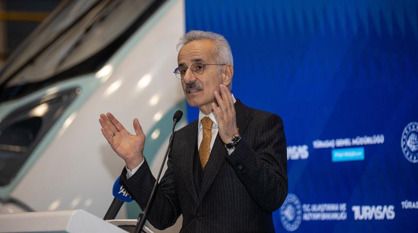 Bakan Uraloğlu: "Kendi teknolojimizi ve gemilerini &uuml;reten &uuml;lke olarak dimdik ayaktayız"