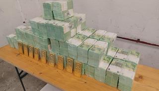 Macaristan&ndash;Ukrayna hattında kriz! Zırhlı ara&ccedil;tan milyonlarca euro, dolar ve kilolarca altın &ccedil;ıktı