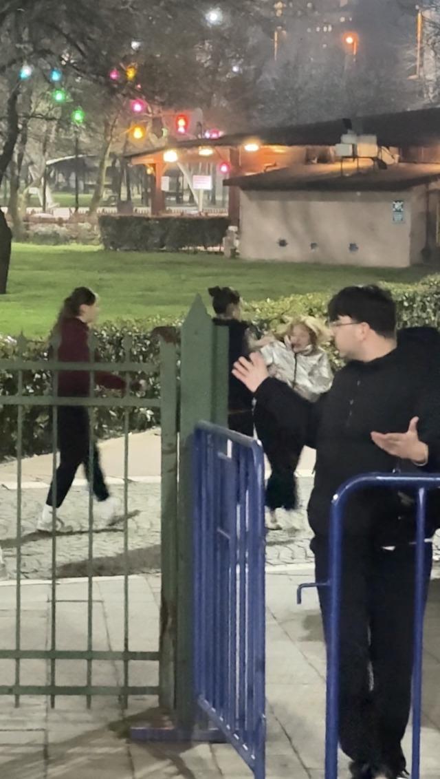 Lise &ouml;ğrencilerinin tekmeli yumruklu kavgası: Seni mermi manyağı yapacağım 4