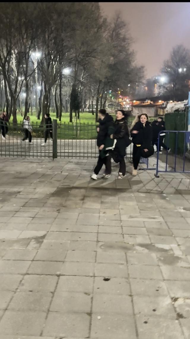 Lise &ouml;ğrencilerinin tekmeli yumruklu kavgası: Seni mermi manyağı yapacağım 3