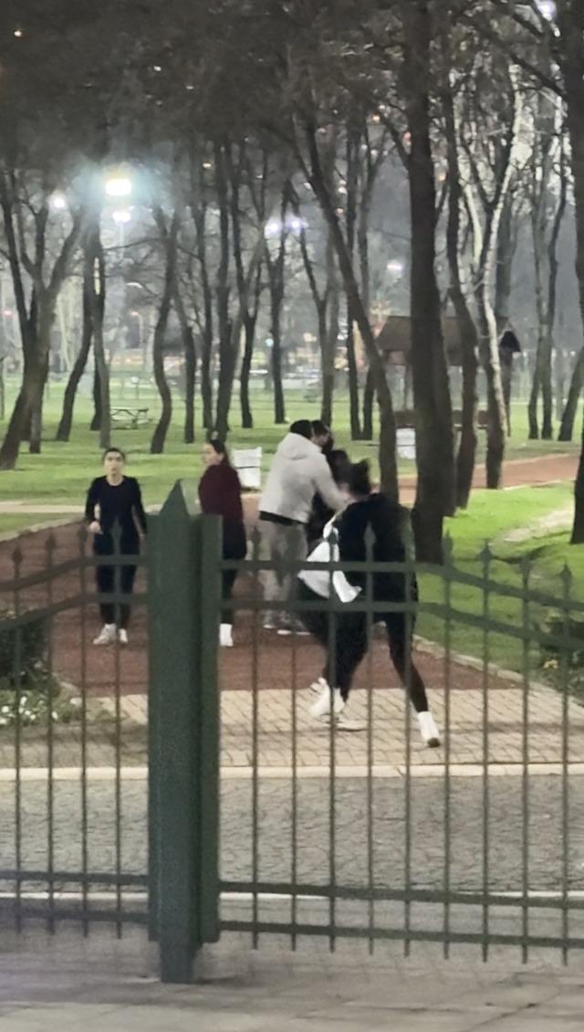 Lise &ouml;ğrencilerinin tekmeli yumruklu kavgası: Seni mermi manyağı yapacağım 1