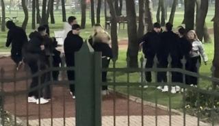 Lise &ouml;ğrencilerinin tekmeli yumruklu kavgası: Seni mermi manyağı yapacağım