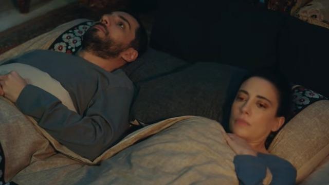 Kızılcık Şerbeti'nde Nursema ile İlhami’nin ilk gecesi gündem oldu! 'Yatak' sahnesine yorum yağdı