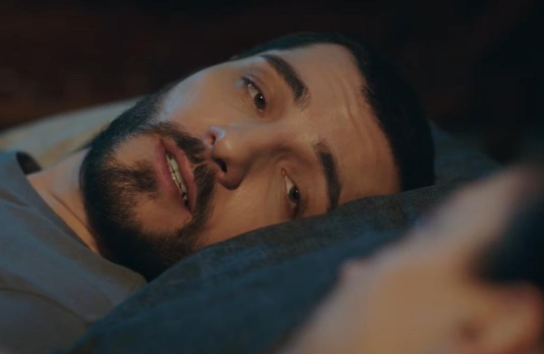 Kızılcık Şerbeti nde Nursema ile İlhami&rsquo;nin ilk gecesi g&uuml;ndem oldu!  Yatak  sahnesine yorum yağdı 2