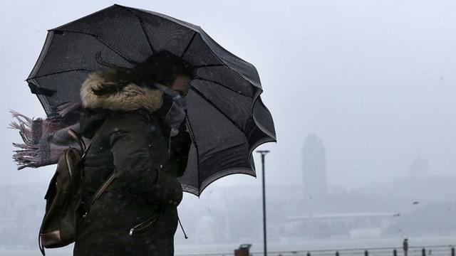 Meteoroloji'den peş peşe uyarılar: Sıcaklıklar d&uuml;ş&uuml;yor, kar ve &ccedil;ığ riski geliyor!