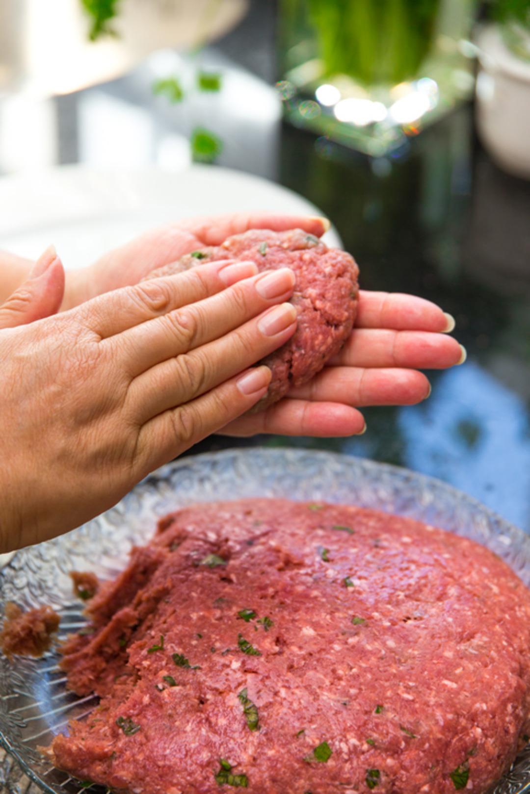 En riskli kırmızı et a&ccedil;ıklandı: "B&ouml;brek yetmezliğinden, &ouml;l&uuml;me s&uuml;r&uuml;kl&uuml;yor" 1