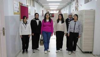 Mezun olduğu lisede 30 yıldır &ouml;ğretmenlik yapıyor