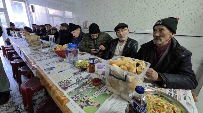 45 yıllık 'Askıda iftar' geleneği