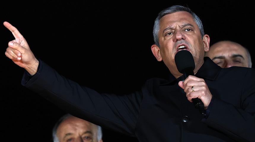 &Ouml;zg&uuml;r &Ouml;zel, Tanju &Ouml;zcan hakkındaki iddiaları a&ccedil;ıkladı: &lsquo;Parayı buradan almış&rsquo;