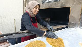 Yaptığı mesleği g&ouml;renler 'Abla bu iş erkek işi' diyor