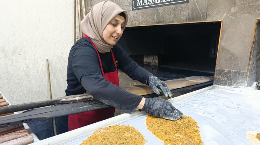 Yaptığı mesleği g&ouml;renler 'Abla bu iş erkek işi' diyor