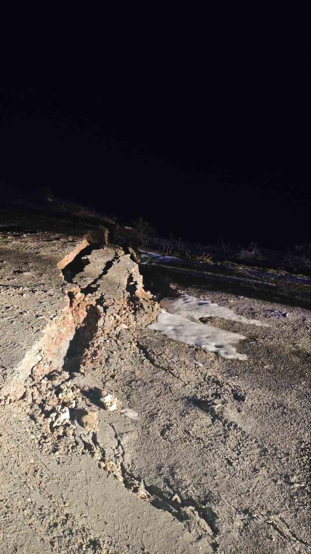 Bilecik&rsquo;te yağış nedeniyle k&ouml;y yolu &ccedil;&ouml;kt&uuml; 1