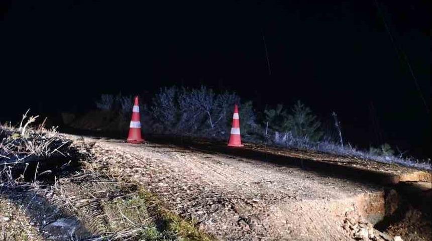 Bilecik&rsquo;te yağış nedeniyle k&ouml;y yolu &ccedil;&ouml;kt&uuml;