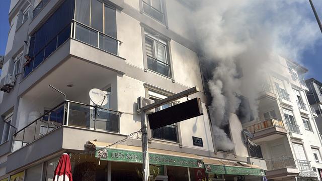Antalya da yangında mahsur kalanlar kurtarıldı 2