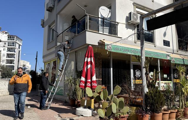 Antalya da yangında mahsur kalanlar kurtarıldı 3