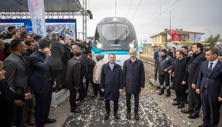 T&uuml;rkiye'nin ilk yerli ve milli hızlı treni raylara indi! Yol testleri başladı
