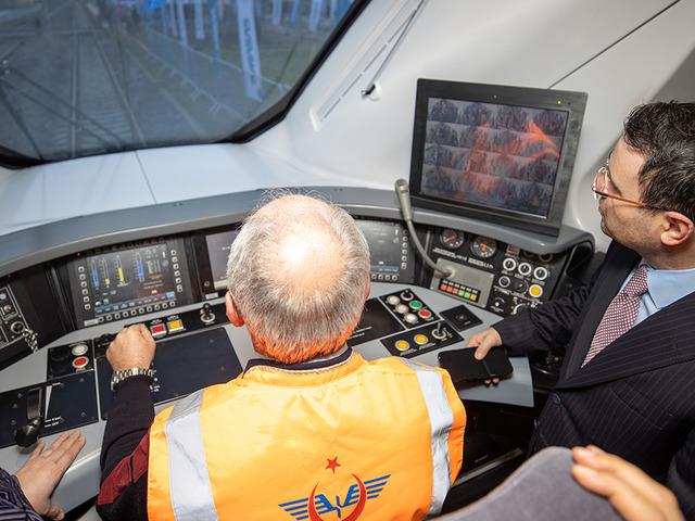 T&uuml;rkiye'nin ilk yerli ve milli hızlı treni raylara indi! Yol testleri başladı