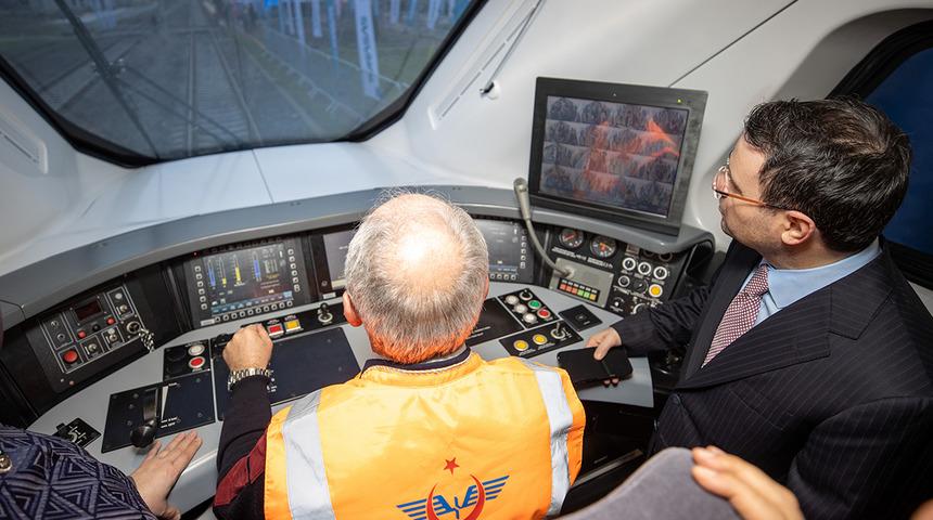 T&uuml;rkiye'nin ilk yerli ve milli hızlı treni raylara indi! Yol testleri başladı