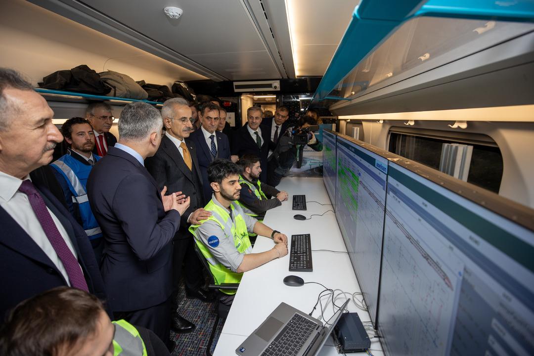 T&uuml;rkiye nin ilk yerli ve milli hızlı treni raylara indi! Yol testleri başladı 1