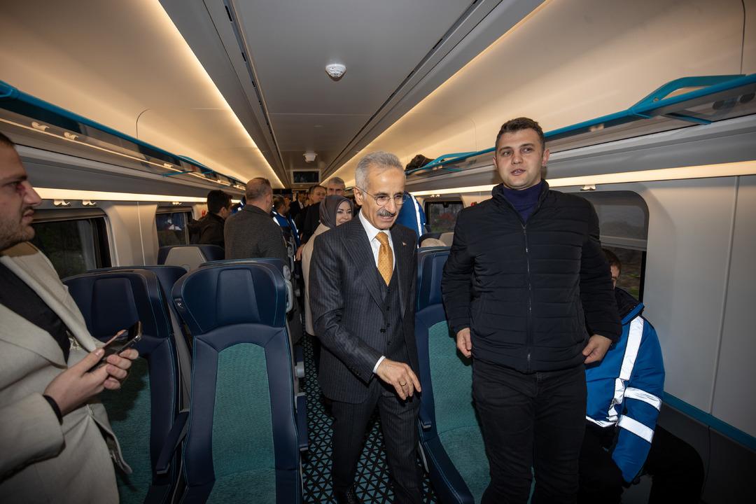 T&uuml;rkiye nin ilk yerli ve milli hızlı treni raylara indi! Yol testleri başladı 3