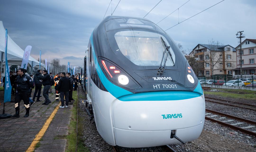 T&uuml;rkiye nin ilk yerli ve milli hızlı treni raylara indi! Yol testleri başladı 4