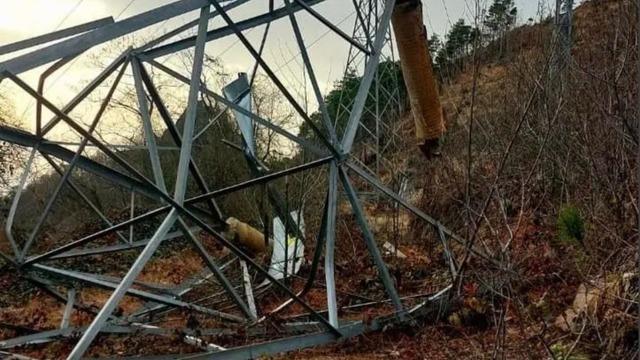 Vinç kiralayıp, gerilim hattı kablolarını çaldılar