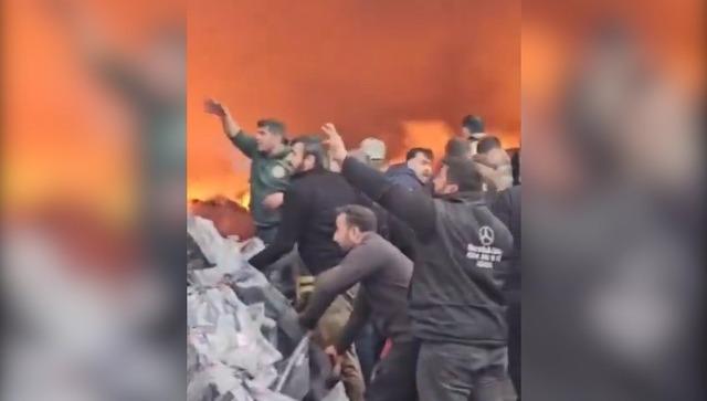Şanlıurfa da yanıcı maddelerin bulunduğu depoda yangın 8
