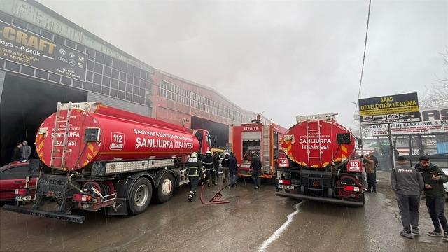 Şanlıurfa da yanıcı maddelerin bulunduğu depoda yangın 1