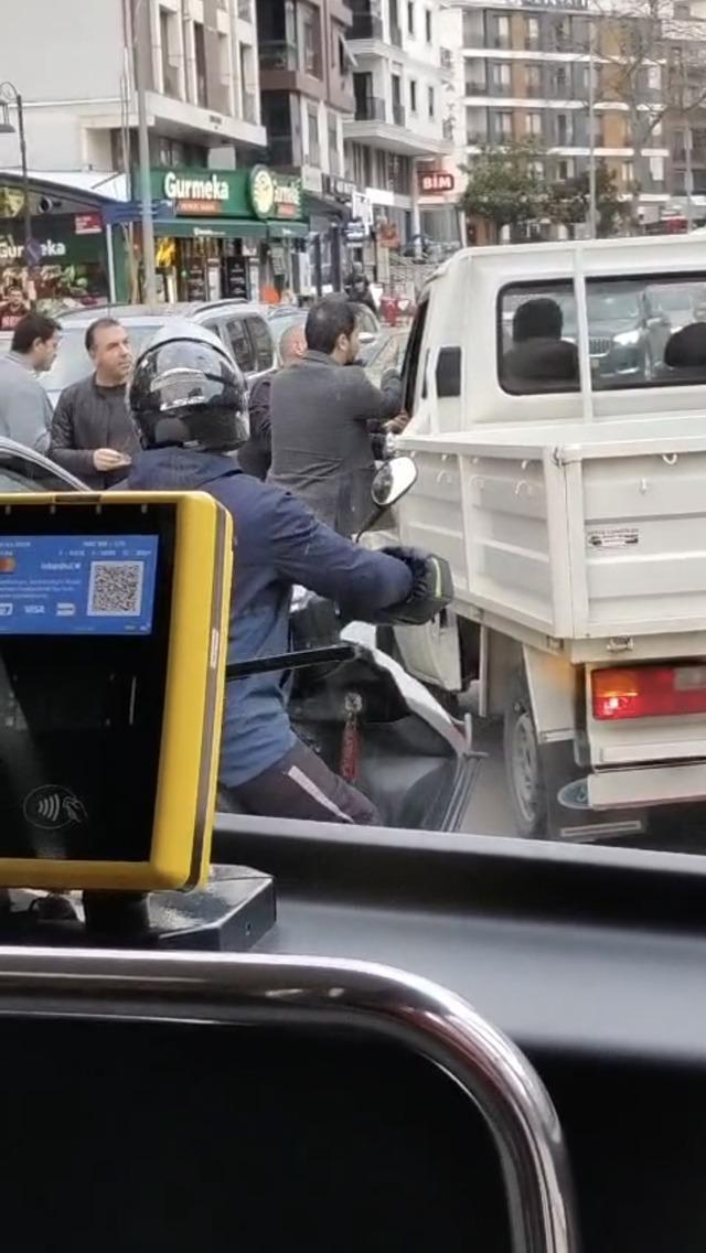 Maltepe de trafikte kavga: g&ouml;zaltına alınan 3 kişiye 540 bin lira ceza 2