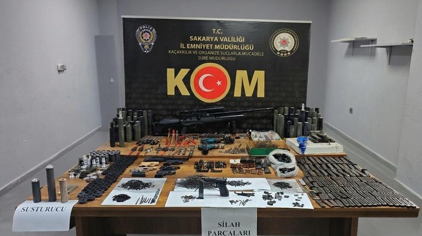 Sakarya&rsquo;da 'uyuşturucu ve silah ticareti'ne 2 tutuklama