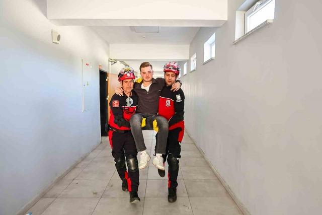 Bodrum&rsquo;da &ouml;ğrenciler deprem tatbikatında "&ccedil;&ouml;k-kapan-tutun" yaptı 1