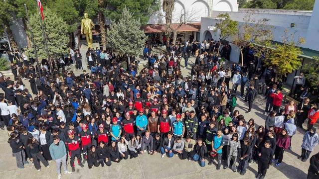 Bodrum&rsquo;da &ouml;ğrenciler deprem tatbikatında "&ccedil;&ouml;k-kapan-tutun" yaptı 4