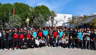 Bodrum&rsquo;da &ouml;ğrenciler deprem tatbikatında "&ccedil;&ouml;k-kapan-tutun" yaptı