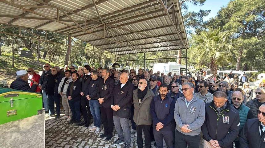 Beton mikserinin &ccedil;arptığı iş insanı son yolculuğuna uğurlandı