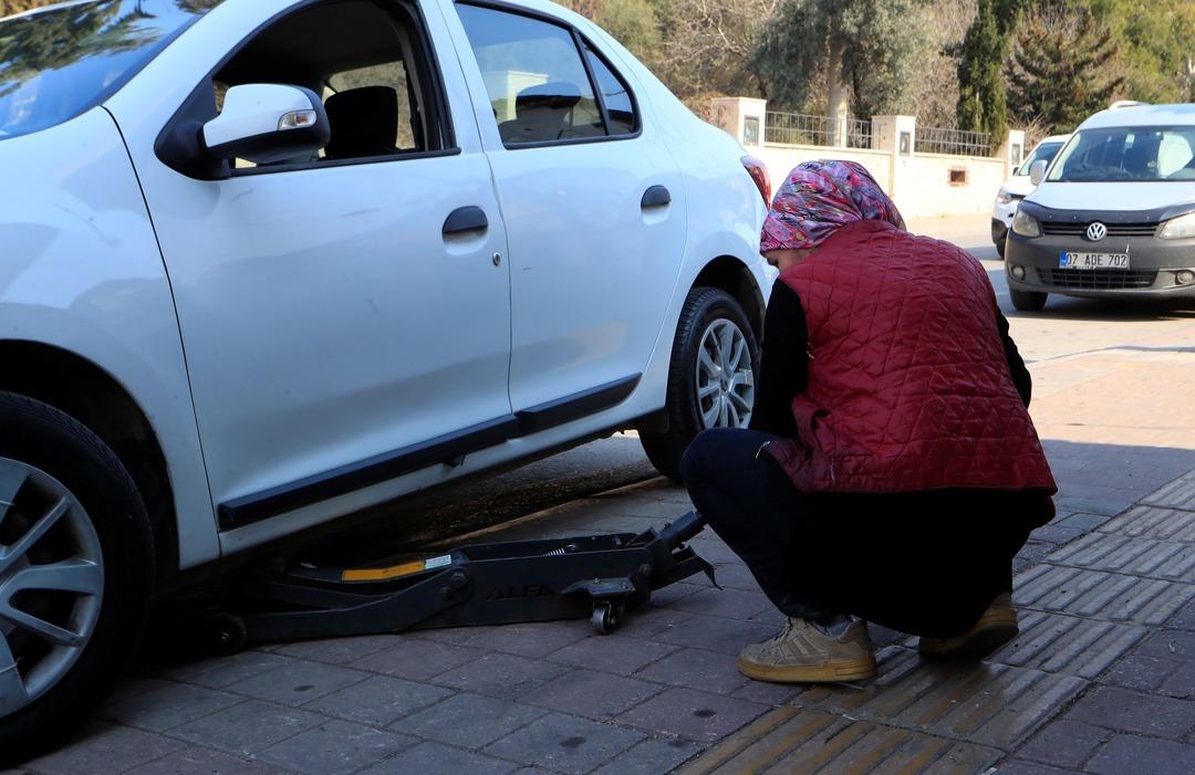 Elinde krikoyu g&ouml;renler şaşırıyor: &Ouml;nyargıları tek tek yıkıyor 1