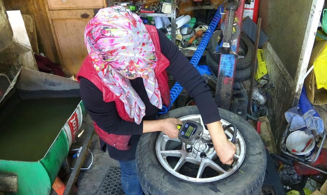 Elinde krikoyu g&ouml;renler şaşırıyor: &Ouml;nyargıları tek tek yıkıyor 4