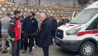 Batman'da ref&uuml;je &ccedil;arpan otomobil yandı; 2 yaralı