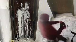 İzmir'de akılalmaz komşu terörü: Kapılara dışkı sürüyor, çöp döküyor!