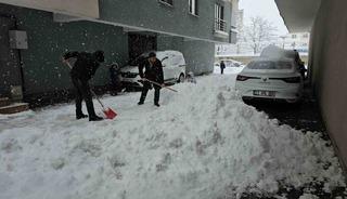 Tatvan&rsquo;da kar kalınlığı 1 metreye ulaştı