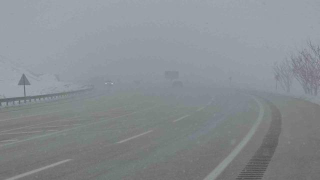 Van&rsquo;da kar yağışı ve sis etkili oluyor 9