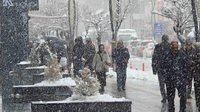 Van&rsquo;da kar yağışı ve sis etkili oluyor 6