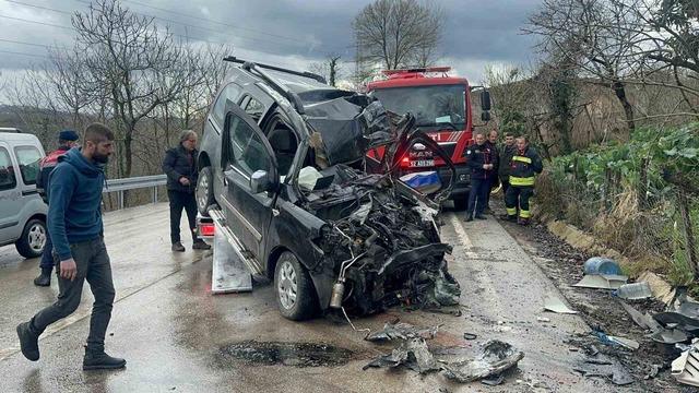 Ordu&rsquo;da kamyon ile kamyonet kafa kafaya &ccedil;arpıştı: 2 &ouml;l&uuml;, 2 ağır yaralı 1
