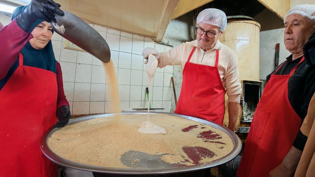 75 yıldır aynı y&ouml;ntemle hazırlanıyor:  Bitli helva  olarak biliniyor! 1