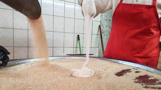 75 yıldır aynı yöntemle hazırlanıyor: 'Bitli helva' olarak biliniyor!