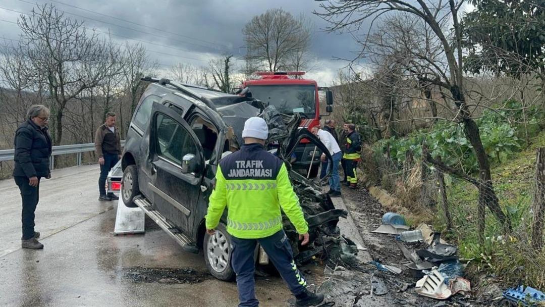 Ordu da kamyon ile kamyonet kafa kafaya &ccedil;arpıştı: 2 &ouml;l&uuml;, 2 ağır yaralı 2