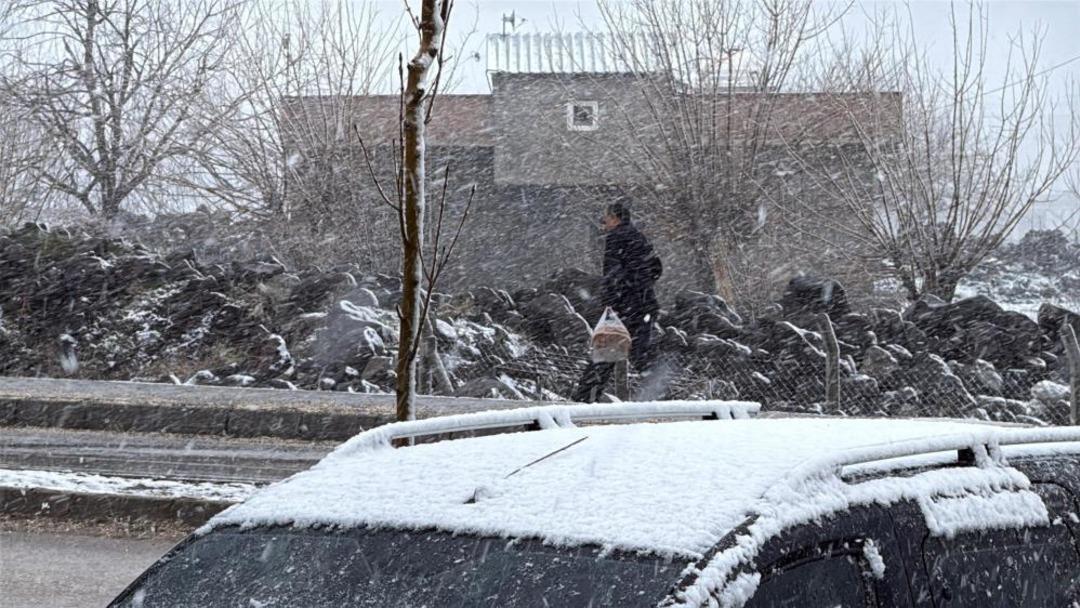 Diyarbakır&rsquo;ın y&uuml;ksek kesimlerinde kar yağışı 1