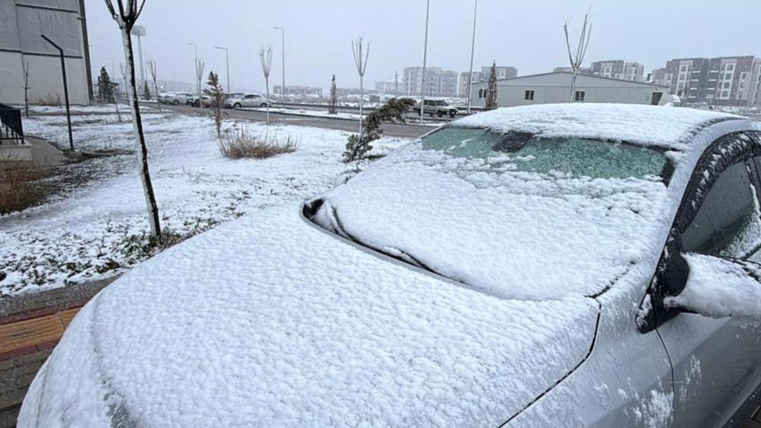 Diyarbakır&rsquo;ın y&uuml;ksek kesimlerinde kar yağışı 2