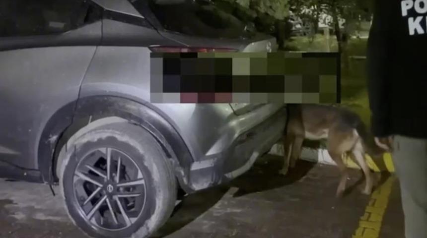 İstanbul'dan Sakarya'ya uyuşturucu getiren ş&uuml;pheliyi polis kovalamacayla yakaladı